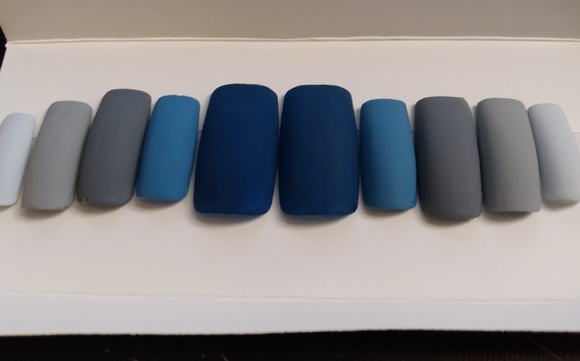 Blue scale press on nails - Picture 2 of 5